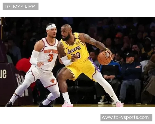 湖人众将奋勇迎战爵士,詹姆斯微笑满面信心十足 湖人众将奋勇迎战爵士,詹姆斯微笑满面信心十足